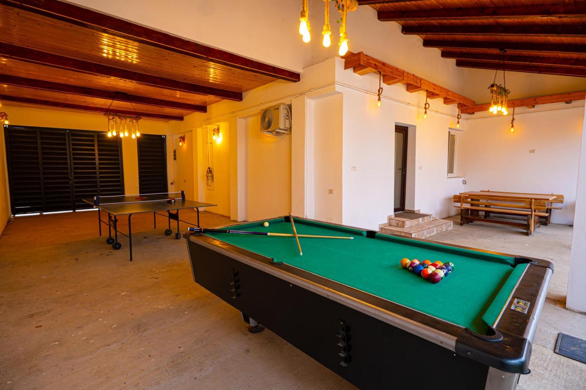 Villa Aly&Emy à Caransebeş Extérieur photo