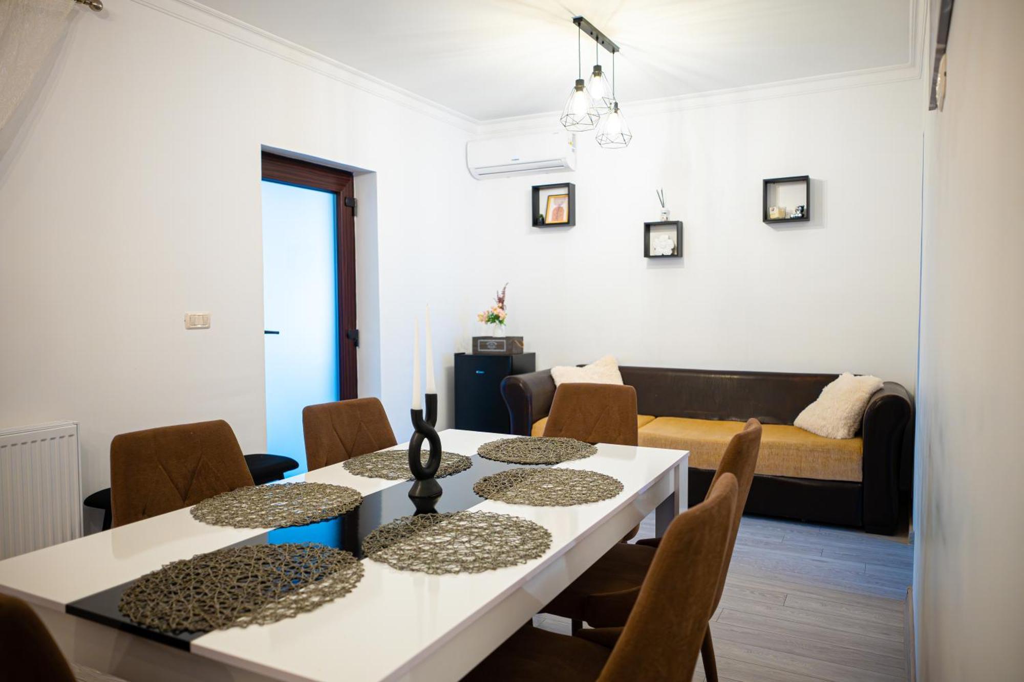 Villa Aly&Emy à Caransebeş Extérieur photo